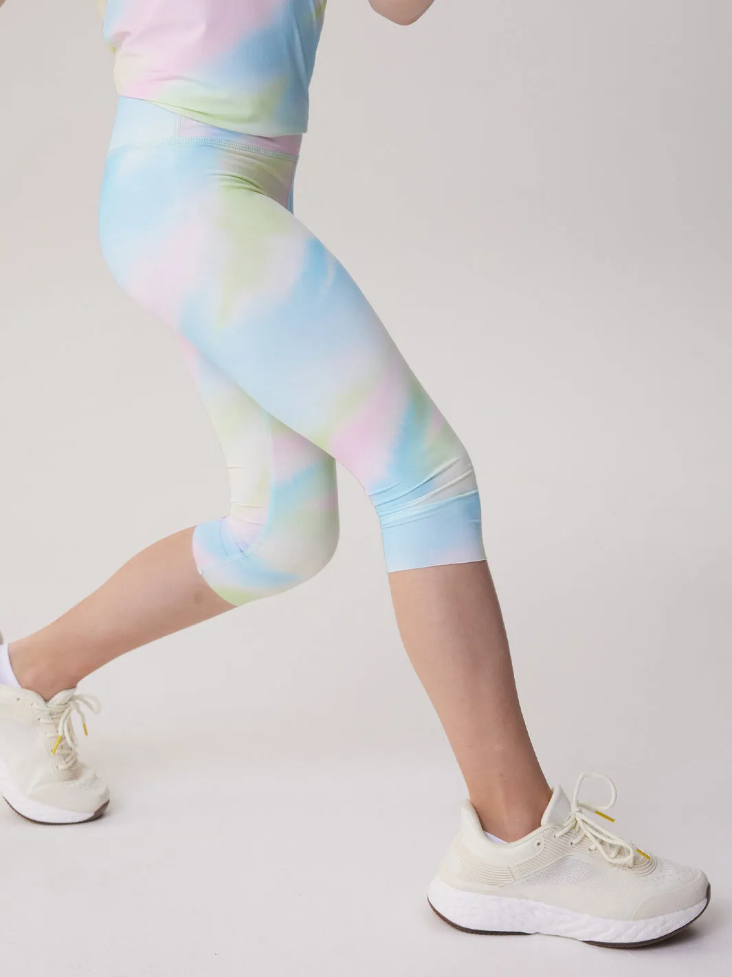 Breezy Pattern Knee-Length Capris